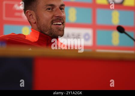 Cardiff, Regno Unito. 5 settembre 2024. Aaron Ramsey del Galles. Conferenza stampa della squadra di calcio gallese al Cardiff City Stadium di Cardiff, Galles del Sud, giovedì 5 settembre 2024. La squadra si sta preparando in vista della partita di campionato delle Nazioni UEFA contro la Turchia di domani. foto di Andrew Orchard/Andrew Orchard Sports Photography/ Alamy Live News Credit: Andrew Orchard Sports Photography/Alamy Live News Foto Stock