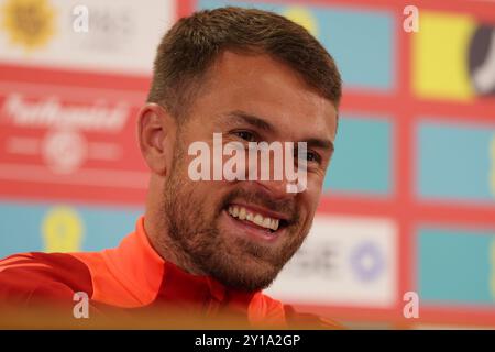 Cardiff, Regno Unito. 5 settembre 2024. Aaron Ramsey del Galles. Conferenza stampa della squadra di calcio gallese al Cardiff City Stadium di Cardiff, Galles del Sud, giovedì 5 settembre 2024. La squadra si sta preparando in vista della partita di campionato delle Nazioni UEFA contro la Turchia di domani. foto di Andrew Orchard/Andrew Orchard Sports Photography/ Alamy Live News Credit: Andrew Orchard Sports Photography/Alamy Live News Foto Stock