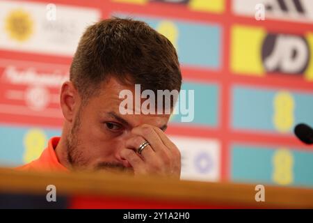 Cardiff, Regno Unito. 5 settembre 2024. Aaron Ramsey del Galles. Conferenza stampa della squadra di calcio gallese al Cardiff City Stadium di Cardiff, Galles del Sud, giovedì 5 settembre 2024. La squadra si sta preparando in vista della partita di campionato delle Nazioni UEFA contro la Turchia di domani. foto di Andrew Orchard/Andrew Orchard Sports Photography/ Alamy Live News Credit: Andrew Orchard Sports Photography/Alamy Live News Foto Stock