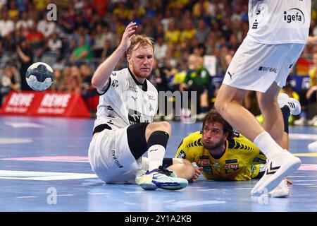 Emil Madsen (Kiel) gegen Olle Forsell Schefvert (Rhein-Neckar Loewen) Rhein-Neckar Loewen vs THW Kiel, Handball, 1. Bundesliga, 05.09.2024 foto: Rene Weiss/Eibner Foto Stock