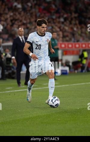 5 settembre 2024. Lisbona, Portogallo. Pedro Neto (20), difensore del Portogallo e del Chelsea, in azione durante il gruppo 1 della UEFA Nations League, Portogallo vs Croazia credito: Alexandre de Sousa/Alamy Live News Foto Stock