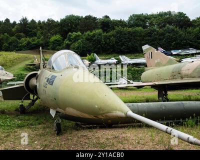 Vista frontale del caccia Lockheed F-104 al museo del castello di Savigny-les Beaune (Borgogna/Francia) Foto Stock