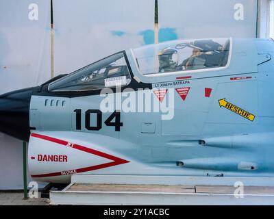 Modello di cabina di pilotaggio Vought F-8 con sedile eiettabile al Museo del Castello di Savigny-les Beaune (Bourgogne/Francia) Foto Stock