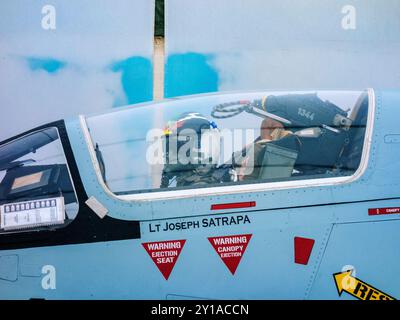 Modello di cabina di pilotaggio Vought F-8 con sedile eiettabile al Museo del Castello di Savigny-les Beaune (Bourgogne/Francia) Foto Stock