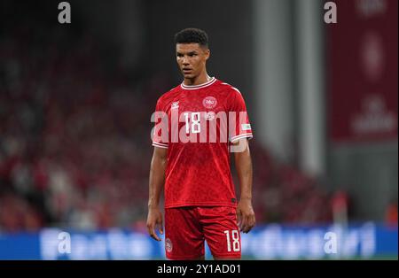 Parken, Copenaghen, Danimarca. 5 settembre 2024. Alexander Bah della Danimarca guarda durante una partita della UEFA Nations League, Danimarca contro Svizzera, a Parken, Copenaghen, Danimarca. Ulrik Pedersen/CSM/Alamy Live News Foto Stock