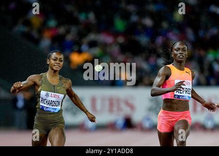 Zurigo, Svizzera. 5 settembre 2024. Zurigo, Svizzera, 5 settembre 2024: SHa'Carri Richardson (USA, sinistra) vince davanti a Julien Alfred (LCA) durante l'evento 100m Women presso la Wanda Diamond League Weltklasse Zurich presso lo Stadion Letzigrund di Zurigo, Svizzera. (Daniela Porcelli/SPP) credito: SPP Sport Press Photo. /Alamy Live News Foto Stock