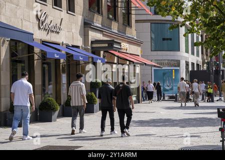Koenigsallee, Koe, negozi di lusso, gioiellerie, Tiffany & Co., Chopard Boutique, Wempe, nel centro di Duesseldorf, Renania settentrionale-Vestfalia, Germania Foto Stock