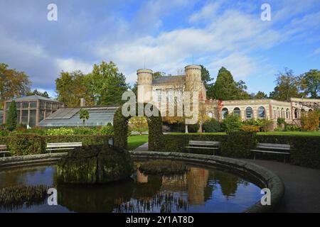 Portineria nei giardini del Palazzo di Karlsruhe Foto Stock