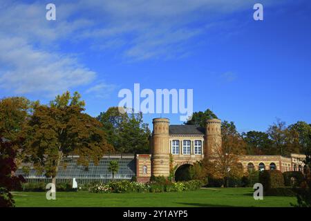 Portineria nei giardini del Palazzo di Karlsruhe Foto Stock