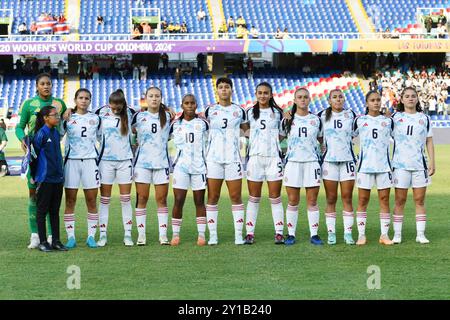 Cali, Colombia. 5 settembre 2024. Genesis Perez, Marian Solano, Alexa Herrera, Priscilla Rodriguez Monge, Sheika Scott, Josselyn Briceno, Noemy Benavides, Sianyf Aguero, Monserrat Diaz, Ashly Gonzalez, Ashley Elizondo della Costa Rica, durante l'inno nazionale precedente la partita del girone F FIFA U-20 della Coppa del mondo femminile Colombia 2024 tra Corea del Nord e Costa Rica, all'Olympic Pascual Guerrero Stadium, a Cali il 5 settembre 2024. Foto: Alejandra Arango/DiaEsportivo/Alamy Live News crediti: DiaEsportivo/Alamy Live News Foto Stock