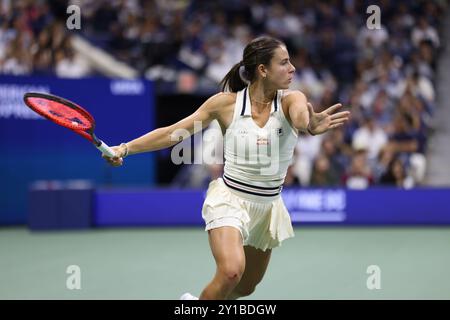 Flushing Meadows, US Open: Emma Navarro of the, Stati Uniti. 5 settembre 2024. Durante il suo match di semifinale contro Aryana Sabalenka agli US Open di oggi. Sabalenka ha vinto la partita in set consecutivi per avanzare alla finale di sabato. Crediti: Adam Stoltman/Alamy Live News Foto Stock