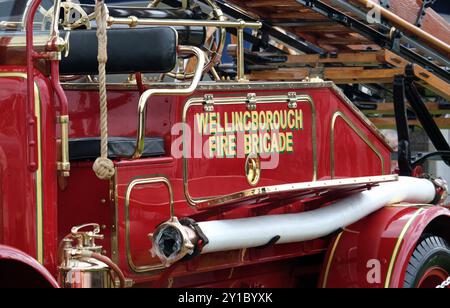 Motore antincendio dennis vintage e attrezzature alla fiera agricola del Regno Unito. Foto Stock