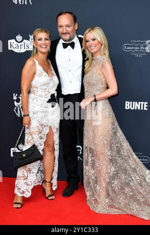 Jennifer Knäble, Felix Moese e Angela van Brakel beim omaggio a Bambi 2024 im JW Marriott Hotel. Berlino, 05.09.2024 *** Jennifer Knäble, Felix Moese e Angela van Brakel al tributo a Bambi 2024 al JW Marriott Hotel Berlin, 05 09 2024 foto:Xn.xKubelkax/xFuturexImagex tribute 4744 Foto Stock