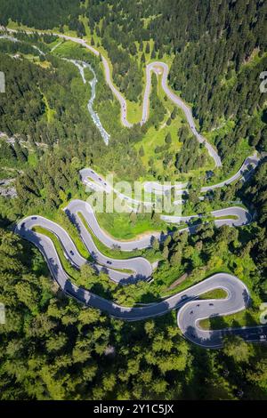 Vista aerea del passo Maloja durante l'estate. Maloja, Bregaglia, Cantone di Graubunden, Engadina, Svizzera. Foto Stock