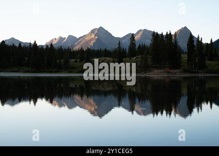 Needle Mountain Reflections sul lago Moles, San Juan County, Colorado Foto Stock