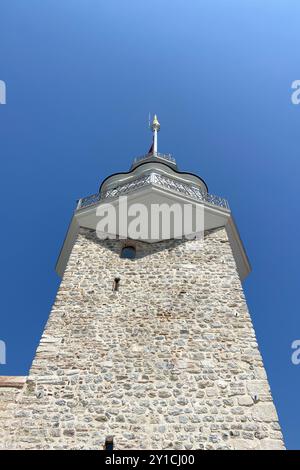 Torre della Vergine a Istanbul, Turkiye, Mar di Marmara, monumento storico sull'isola, parete in pietra balcone vista terrazza alto edificio Foto Stock