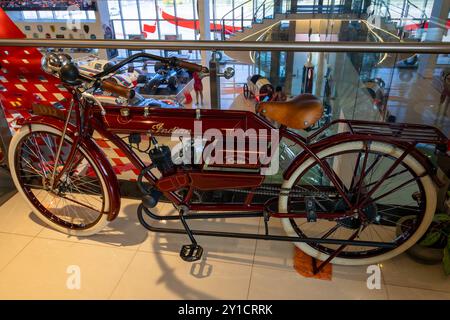 Una replica personalizzata di una motocicletta indiana del 1912 nel Museo dell'automobile di Termas de Rio Hondo, Argentina. Foto Stock