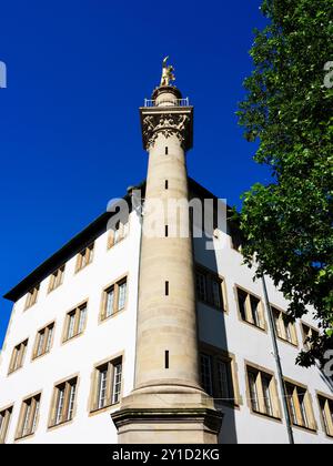 La colonna di mercurio e l'edificio della vecchia Cancelleria a Schillerplatz Stoccarda Baden Württemberg Germania Foto Stock