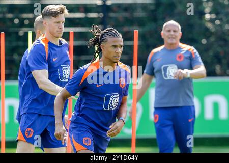 Zeist, Paesi Bassi. 6 settembre 2024. ZEIST, PAESI BASSI - 6 SETTEMBRE: Nathan Ake dei Paesi Bassi durante una sessione di allenamento della squadra di calcio olandese in vista della partita di UEFA Nations League tra Paesi Bassi e Bosnia ed Erzegovina al KNVB Campus il 6 settembre 2024 a Zeist, Paesi Bassi. (Foto di Broer van den Boom/Orange Pictures) credito: dpa/Alamy Live News Foto Stock