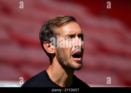 Friburgo, Germania. 6 settembre 2024. Cheftrainer/Coach Julian Schuster (SC Freiburg) beim Fußball-Testspiel: SC Freiburg - FC Basilea LE NORMATIVE VIETANO QUALSIASI USO DI FOTOGRAFIE COME SEQUENZE DI IMMAGINI E/O QUASI-VIDEONann credito: dpa/Alamy Live News Foto Stock