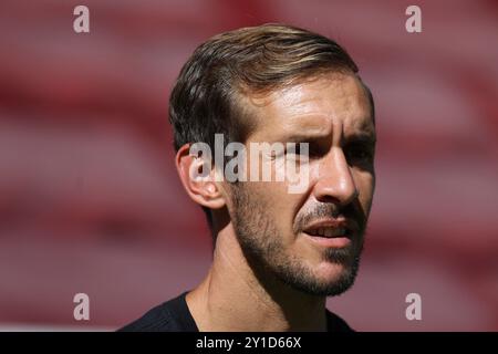 Friburgo, Germania. 6 settembre 2024. Cheftrainer/Coach Julian Schuster (SC Freiburg) beim Fußball-Testspiel: SC Freiburg - FC Basilea LE NORMATIVE VIETANO QUALSIASI USO DI FOTOGRAFIE COME SEQUENZE DI IMMAGINI E/O QUASI-VIDEONann credito: dpa/Alamy Live News Foto Stock