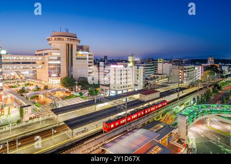 Toyota-shi City, Aichi, paesaggio urbano giapponese all'ora blu. Foto Stock