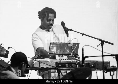 SAMPHA, CONCERTO, 2024: La cantautrice Sampha titola il Mountain Stage. Quarto giorno del Green Man Festival 2024 al Glanusk Park, Brecon, Galles, il 18 agosto 2024. Foto: Rob Watkins. INFO: Sampha è un cantante, cantautore e produttore britannico noto per la sua voce soul e la sua musica profondamente emotiva. Mescolando influenze elettroniche, R&B e indie, i suoi testi introspettivi spesso esplorano temi di perdita, identità e guarigione, guadagnandosi il plauso della critica e un seguito devoto. Foto Stock