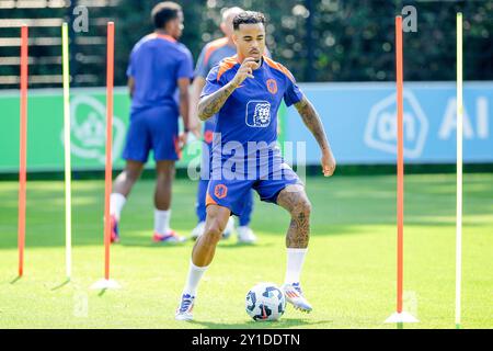 Zeist, Paesi Bassi. 6 settembre 2024. ZEIST, PAESI BASSI - 6 SETTEMBRE: Justin Kluivert dei Paesi Bassi durante una sessione di allenamento della squadra di calcio olandese in vista della partita di UEFA Nations League tra Paesi Bassi e Bosnia ed Erzegovina al KNVB Campus il 6 settembre 2024 a Zeist, Paesi Bassi. (Foto di Broer van den Boom/Orange Pictures) credito: dpa/Alamy Live News Foto Stock