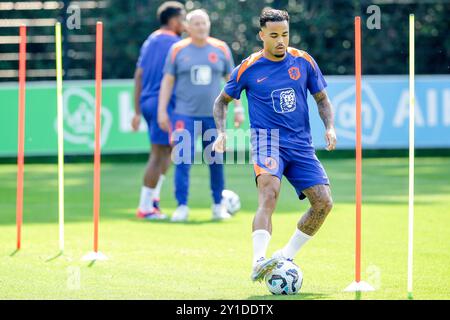 Zeist, Paesi Bassi. 6 settembre 2024. ZEIST, PAESI BASSI - 6 SETTEMBRE: Justin Kluivert dei Paesi Bassi durante una sessione di allenamento della squadra di calcio olandese in vista della partita di UEFA Nations League tra Paesi Bassi e Bosnia ed Erzegovina al KNVB Campus il 6 settembre 2024 a Zeist, Paesi Bassi. (Foto di Broer van den Boom/Orange Pictures) credito: dpa/Alamy Live News Foto Stock