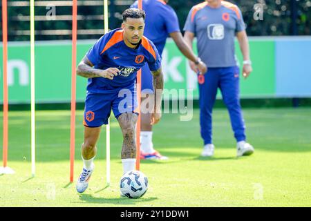 Zeist, Paesi Bassi. 6 settembre 2024. ZEIST, PAESI BASSI - 6 SETTEMBRE: Justin Kluivert dei Paesi Bassi durante una sessione di allenamento della squadra di calcio olandese in vista della partita di UEFA Nations League tra Paesi Bassi e Bosnia ed Erzegovina al KNVB Campus il 6 settembre 2024 a Zeist, Paesi Bassi. (Foto di Broer van den Boom/Orange Pictures) credito: dpa/Alamy Live News Foto Stock