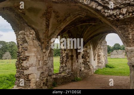 Parte di un tetto a volta nelle rovine di Waverley Abbey, situato vicino a Farnham, Surrey Regno Unito. Questa fu la prima abbazia cistercense in Inghilterra Foto Stock