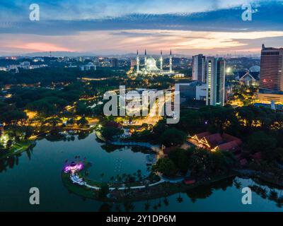 Il centro della città di Shah Alam si trova a Selangor, uno degli stati della Malesia Foto Stock