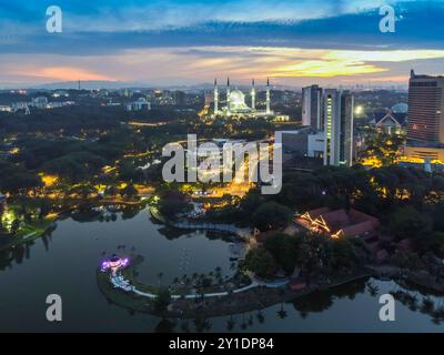 Il centro della città di Shah Alam si trova a Selangor, uno degli stati della Malesia Foto Stock