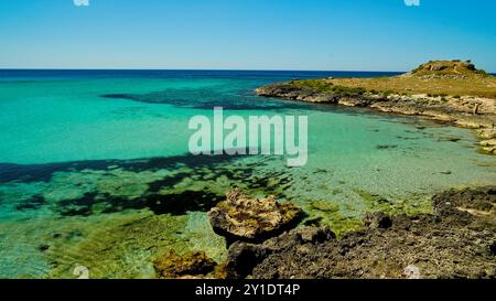 La spettacolare e deserta baia della Torre Castiglione, Porto Cesareo, Lecce, Puglia, Italia Foto Stock