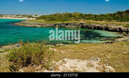 La spettacolare e deserta baia della Torre Castiglione, Porto Cesareo, Lecce, Puglia, Italia Foto Stock