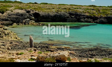 La spettacolare e deserta baia della Torre Castiglione, Porto Cesareo, Lecce, Puglia, Italia Foto Stock