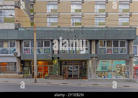 Belgrado, Serbia - 18 agosto 2024: Bazaar of Antiques Art and Collectibles Fair Market presso l'Hotel Slavija Building nel centro della capitale. Foto Stock