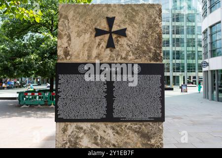 Londra, Regno Unito - 24 luglio 2024: Il Malta George Cross Memorial, noto anche come Maltese Memorial, è un memoriale di guerra a Londra eretto per commemorare il Th Foto Stock