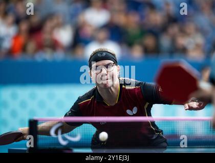 PARIGI, FRANCIA - 06 SETTEMBRE: Juliane Wolf della germania, WS8 perde contro Aida HUSIC DAHLEN della norvegia in occasione della semifinale di singolare femminile WS8 durante il para ping-pong dei Giochi paralimpici estivi di Parigi 2024 alla South Paris Arena il 6 settembre 2024 a Parigi, Francia. (Foto di Mika Volkmann) credito: Mika Volkmann/Alamy Live News Foto Stock