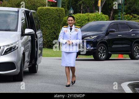 Bangkok, Thailandia. 6 settembre 2024. Il primo ministro tailandese Paetongtarn Shinawatra incontra i media al Palazzo del governo di Bangkok, Thailandia, 6 settembre 2024. Il re thailandese Maha Vajiralongkorn ha giurato venerdì al primo ministro Paetongtarn Shinawatra e ai ministri di governo in un governo di coalizione, dopo l'approvazione reale dei nuovi portafogli all'inizio di questa settimana. Crediti: Rachen Sageamsak/Xinhua/Alamy Live News Foto Stock