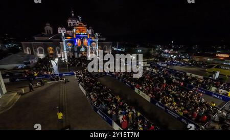 Veduta aerea del pellegrinaggio alla vergine nella Cattedrale della Basilica di nostra Signora degli Angeli in Costa Rica il 1° agosto Foto Stock