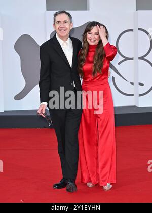 Venezia, 81a Mostra del Cinema di Venezia 2024 - decima sera. Red carpet del film "Kjaerlighet" (amore) nella foto: Dag Johan Haugerud, Andrea Bræin Hovig Credit: Independent Photo Agency Srl/Alamy Live News Foto Stock