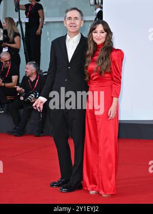 Venezia, 81a Mostra del Cinema di Venezia 2024 - decima sera. Red carpet del film "Kjaerlighet" (amore) nella foto: Dag Johan Haugerud, Andrea Bræin Hovig Credit: Independent Photo Agency Srl/Alamy Live News Foto Stock