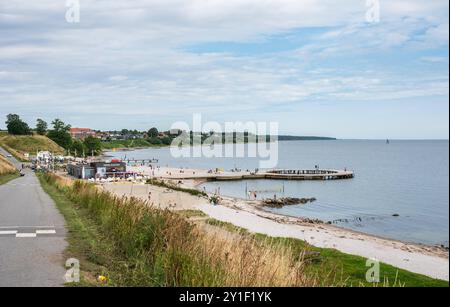 Fredericia, Jutland, Danimarca, 25 luglio 2024 - Spiaggia di sabbia sulla costa della città Foto Stock