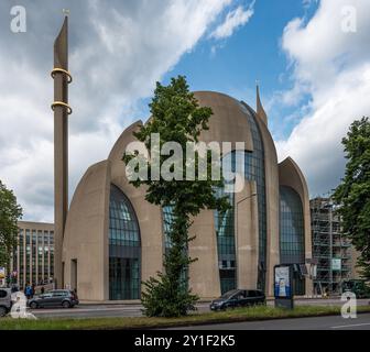 Köln, Renania settentrionale-Vestfalia, Germania, 25 luglio 2024 - Moschea centrale, centro islamico e foro Foto Stock