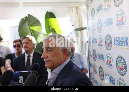 FORZA ITALIA GIOVANI PARTITO NAZIONALE - Rimini (spiaggia di Bellaria) 6 settembre 2024 - nella foto la visita a sorpresa di ANTONIO TAIANI - Vice Presidente del Consiglio dei Ministri e Ministro degli affari Esteri e della cooperazione Internazionale nel governo Meloni solo uso editoriale Foto Stock