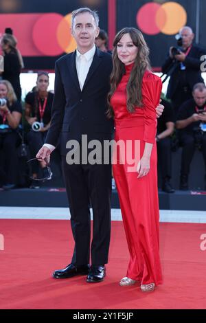 Venezia, Italia. 6 settembre 2024. Dag Johan Haugerud e l'attrice Andrea Braein Hovig assistono al Red carpet del film "Kjærlighet" (amore) alla 81a Mostra Internazionale d'Arte cinematografica di Venezia il 6 settembre 2024 a Venezia. (Foto di Gian Mattia D'Alberto/LaPresse) credito: LaPresse/Alamy Live News Foto Stock