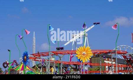 Barry Island, Galles, agosto 30 2024: I visitatori giovani, anziani e di etnie miste sono attratti nelle aree in cui Gavin e Stacey sono stati girati. Foto Stock