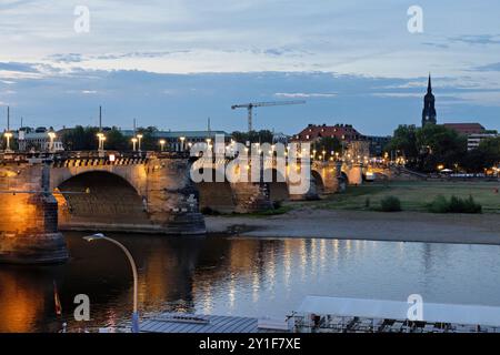 Il Ponte di Augusto a Dresda sull'Elba in estate di sera Foto Stock