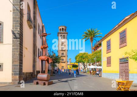 Il campanile della Chiesa dell'Immacolata Concezione nella colorata città vecchia di San Cristobal de la Laguna, Tenerife, Spagna, Isole Canarie. Foto Stock